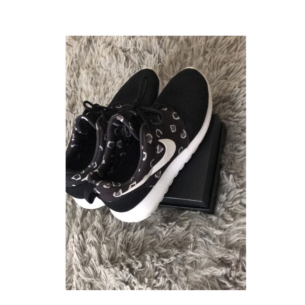 NIKE ROSHES